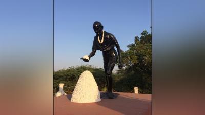 Dandi salt memorial
