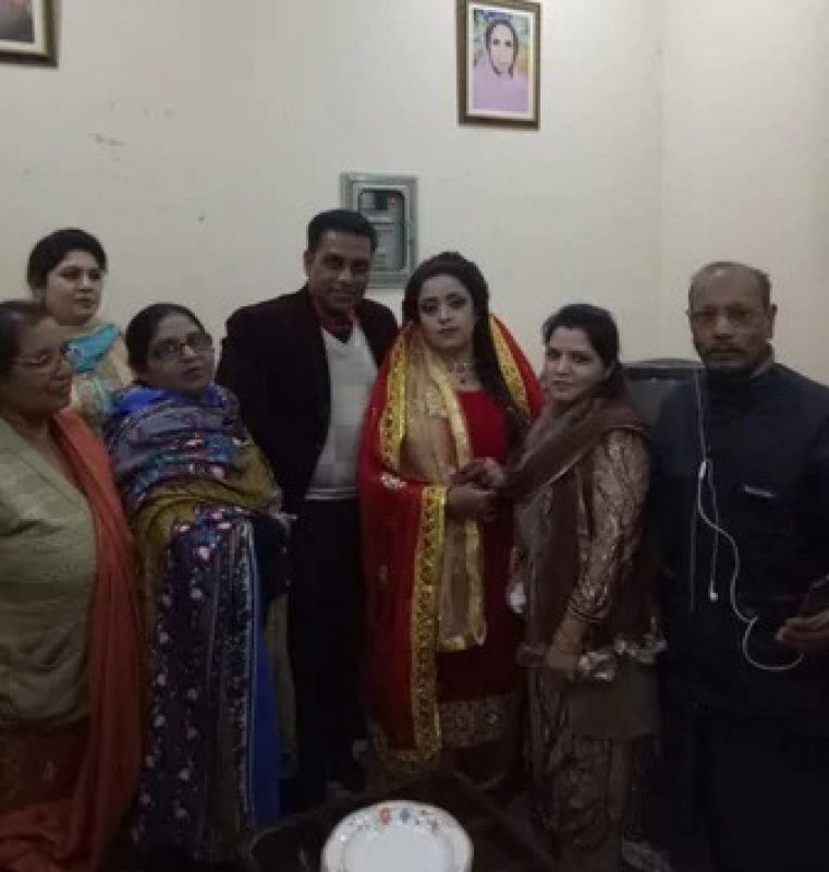 Pakistan Lahore bride waiting for wedding Indian groom