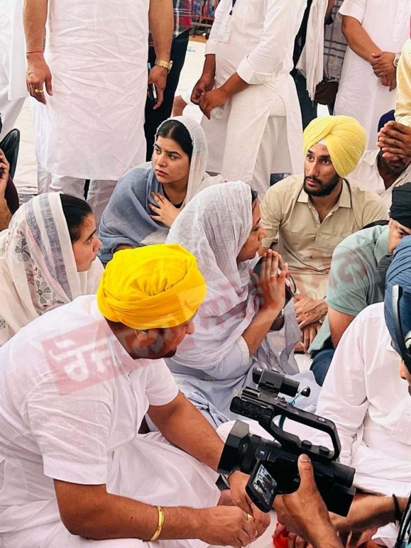  Cabinet minister Baljeet Kaur attends Bhog for departed singer on behalf of CM