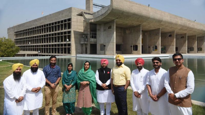 14 youths from england came india