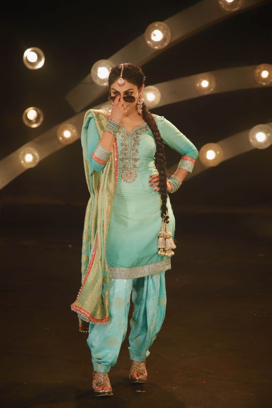 Neeru Bajwa in ‘Aate Di Chidi’ title track