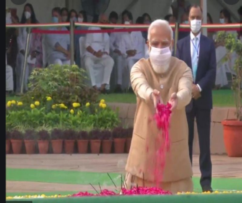 PM Modi pays floral tribute to Mahatma Gandhi at Raj Ghat