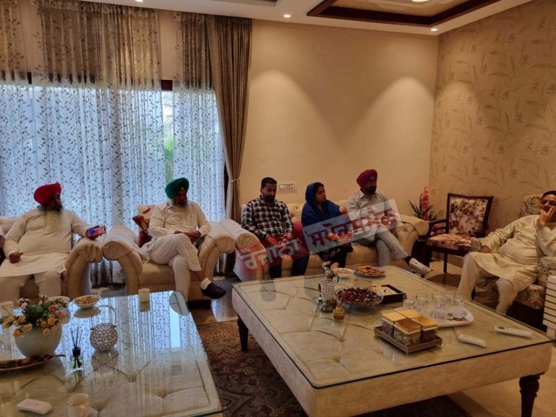  Navjot Sidhu holds closed door meeting with supporting MLAs