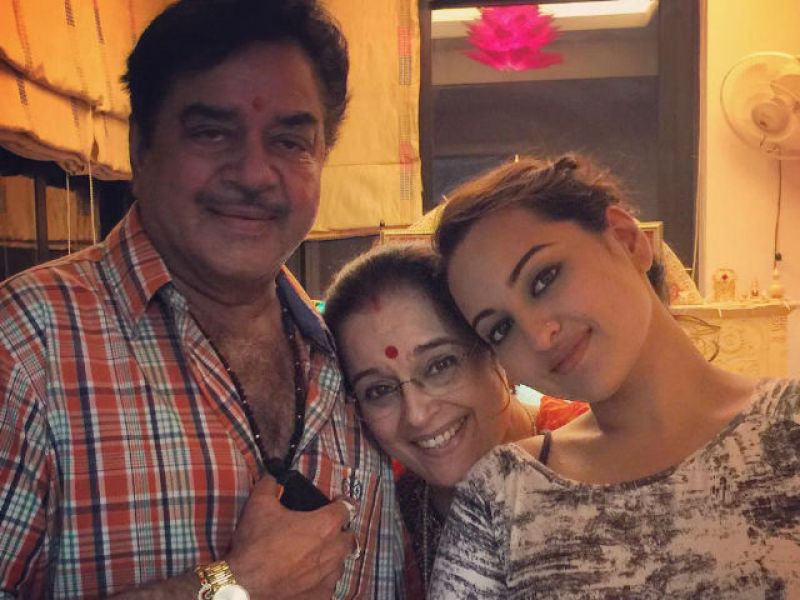Sonakshi Sinha with family