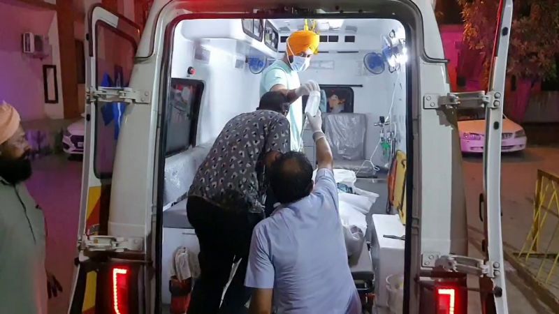 Tragic accident in Khanna, hot iron falls on workers