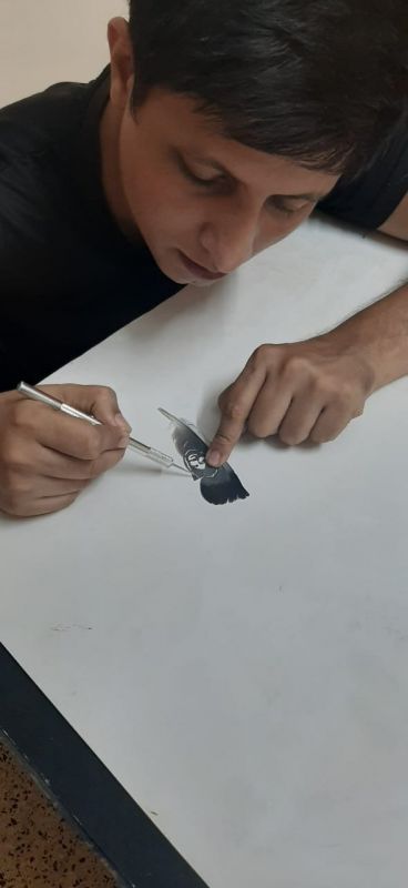 Unique tribute to Flying Sikh, Artist Varun Tandon paints a picture of Milkha Singh on the wings