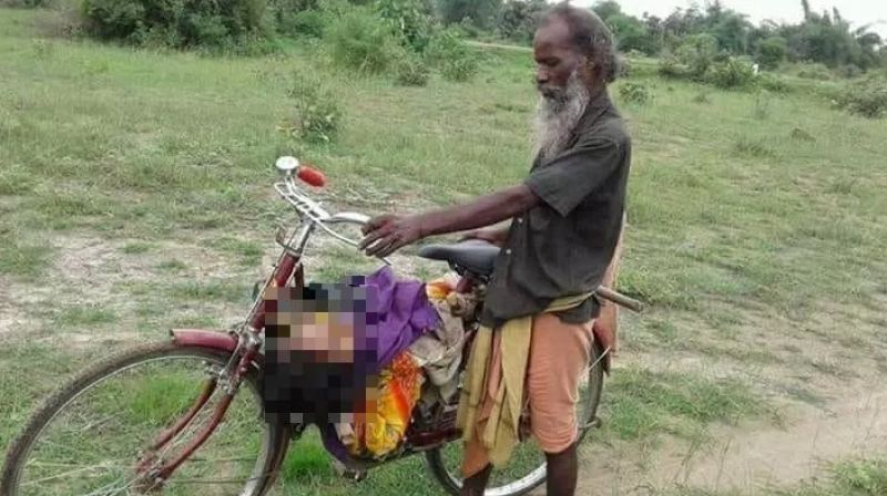 Man took dead body on cycle for cremation 