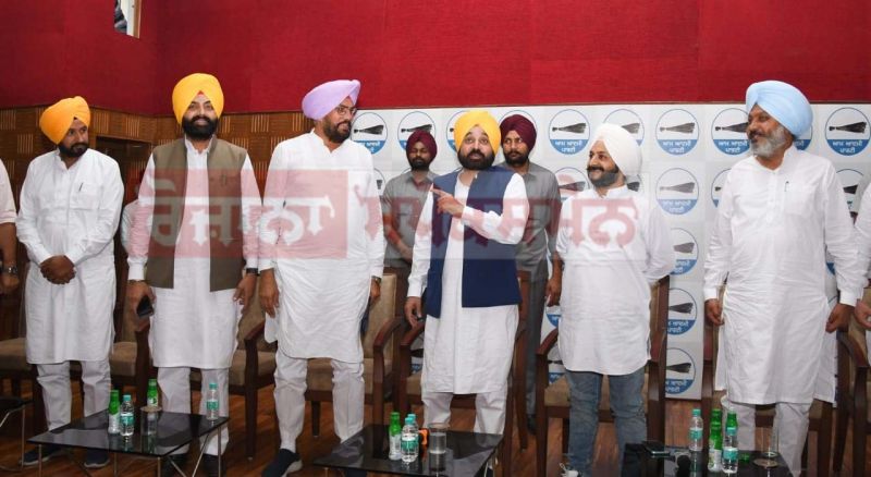 Jarnail Singh and CM Mann held a meeting with the party workers 