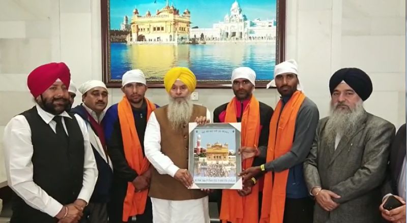 Youth reached Sri Harmandir Sahib 