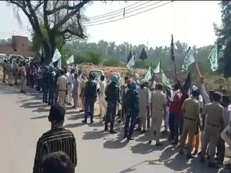 Farmers Show black flags to haryana deputy cm
