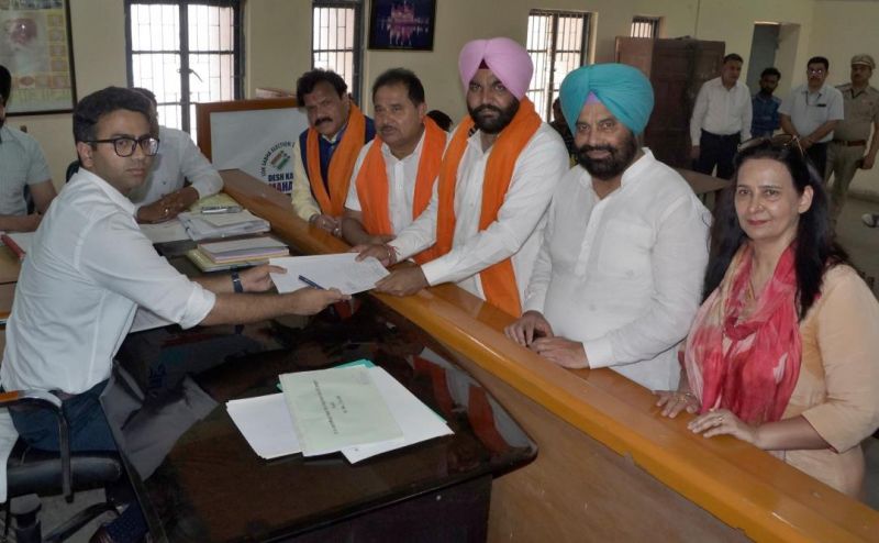 Gurjit Singh Aujla during nomination filling