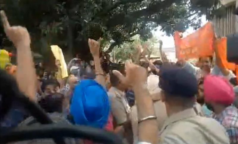 Student Organizations clash at Punjab University about Article 370