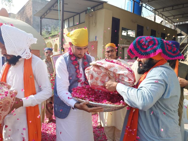 Pakistan Sufi organisation transfers Sikh manuscripts to gurdwara