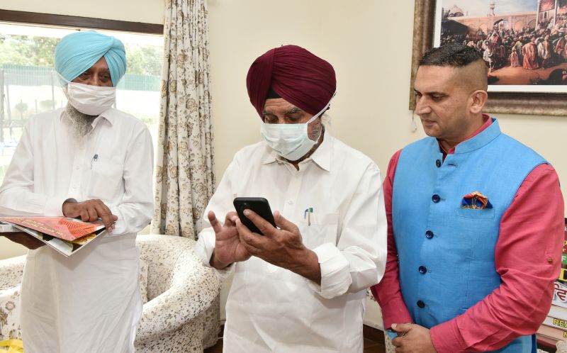 Tript Bajwa Launches pictorial visuals depicting significance of books