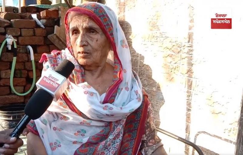 Women in Delhi's Widow Colony