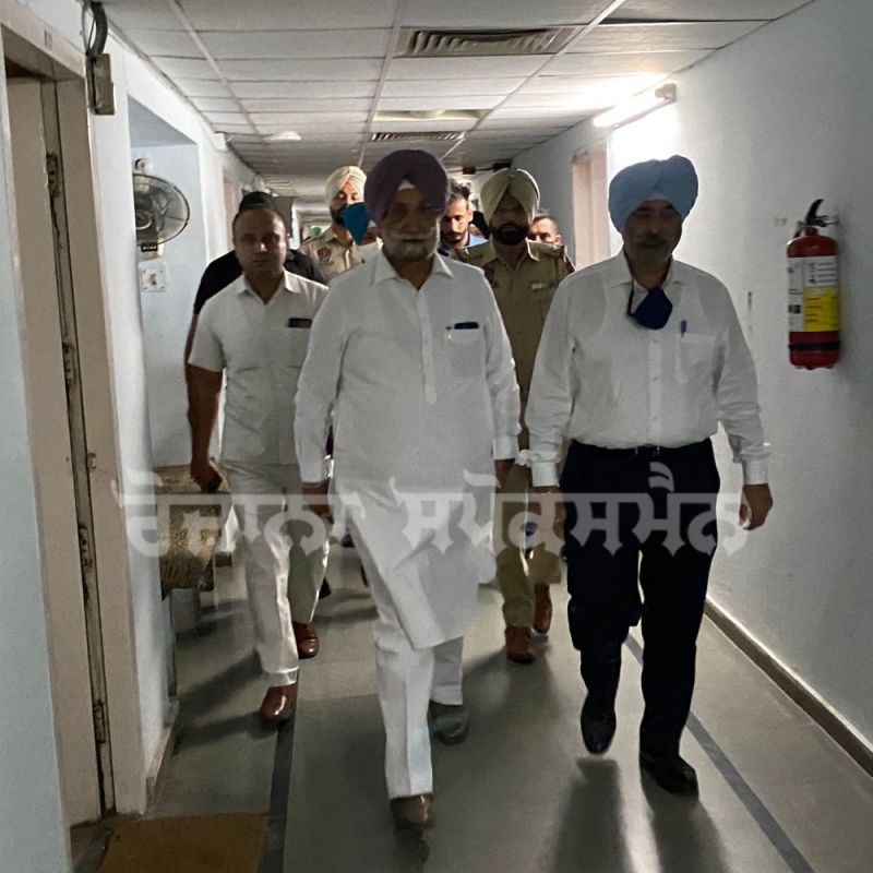 Sukhjinder Randhawa conducted surprise check at 9 AM at Punjab Police Headquarter