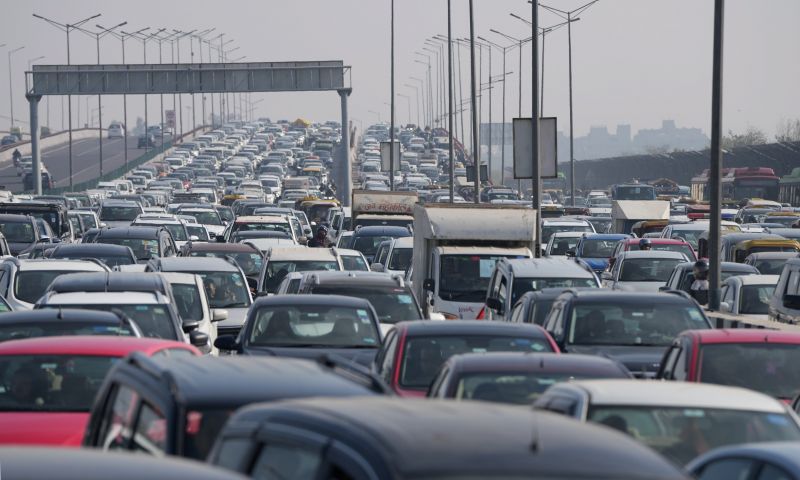 Heavy jam on Delhi-Noida border due to farmers' protest