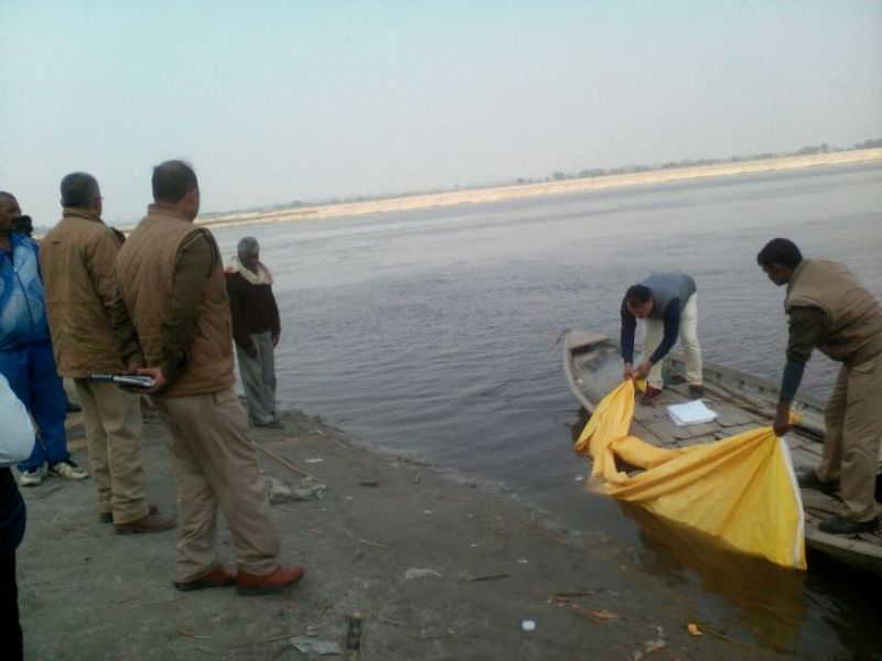 Ganga river,dead bodies