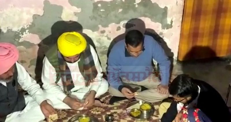 CM Kejriwal eats dinner at auto driver's house