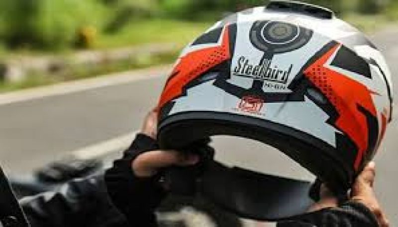 Etawah police distributed free helmets