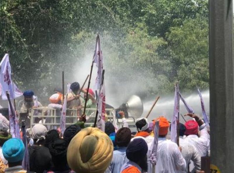 Lathi charge on farmers