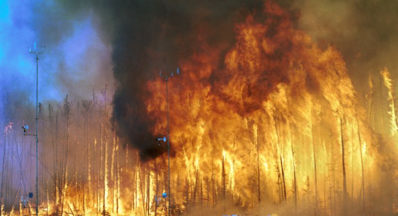  Indonesia oil well fire kills 10 people