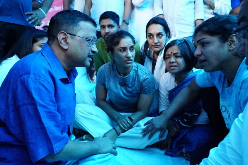 Arvind Kejriwal extends support to wrestlers