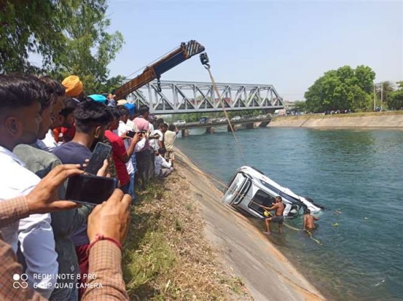 A car fell into the Bhakra canal