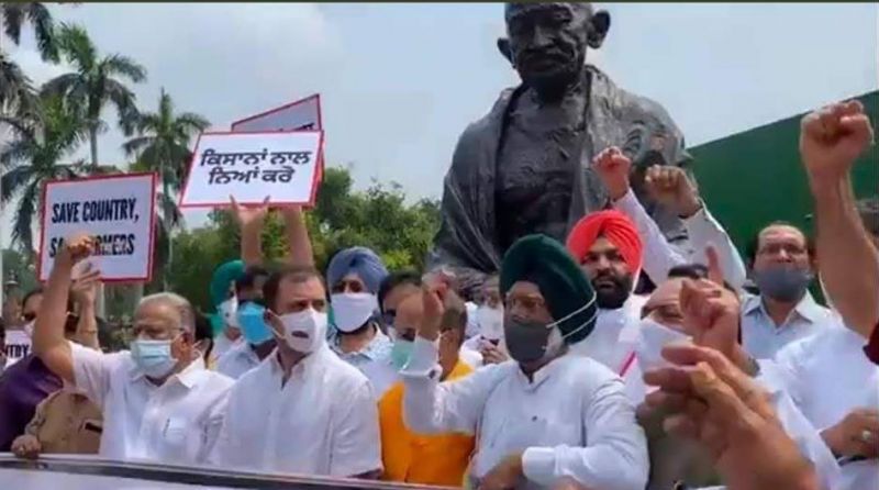 Congress Leaders Protesting outside Parliament House