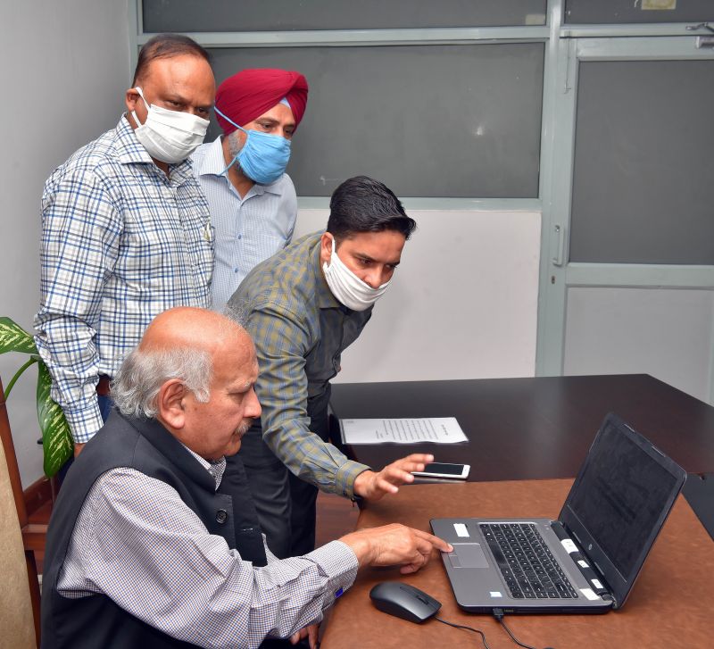 Brahm Mohindra launched web portal for Punjab Shehri Awas Yojna