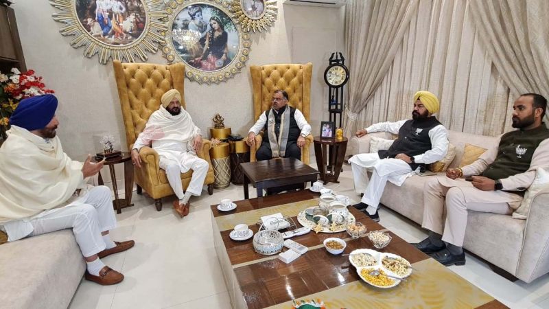 BJP national general secretary Tarun Chugh welcom Akali leader Daljit Singh Lalpura