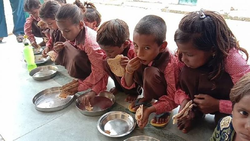 Mirzapur mid-day meal chapatis-salt 