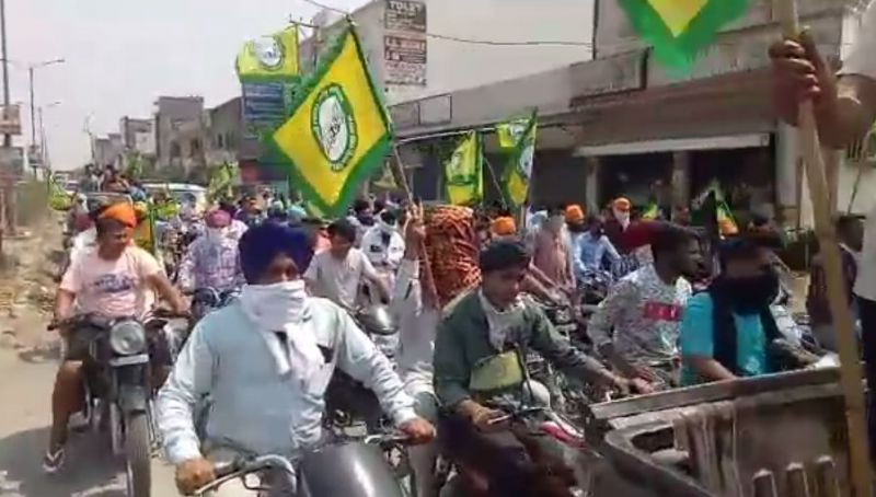 farmers march in favor of shopkeepers in Amritsar