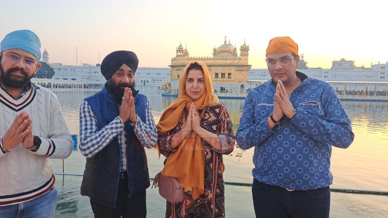 Farah Khan paid obeisance at Sri Darbar Sahib