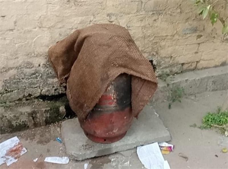  ( Terrible fire in house due to cylinder explosion in Jalandhar) ( Terrible fire in house due to cylinder explosion in Jalandhar)