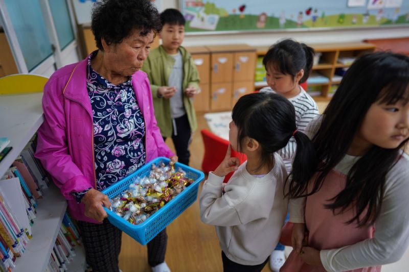 South Korean Schools lack of Chidren Taking Elderly Admissions