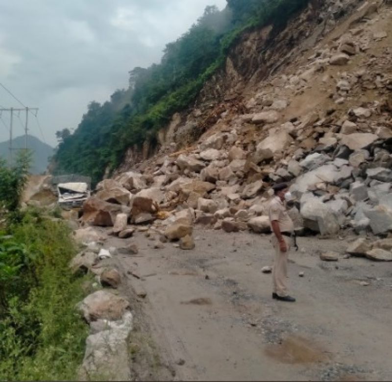 Himachal Pradesh: Chandigarh-Manali National Highway closed due to landslide