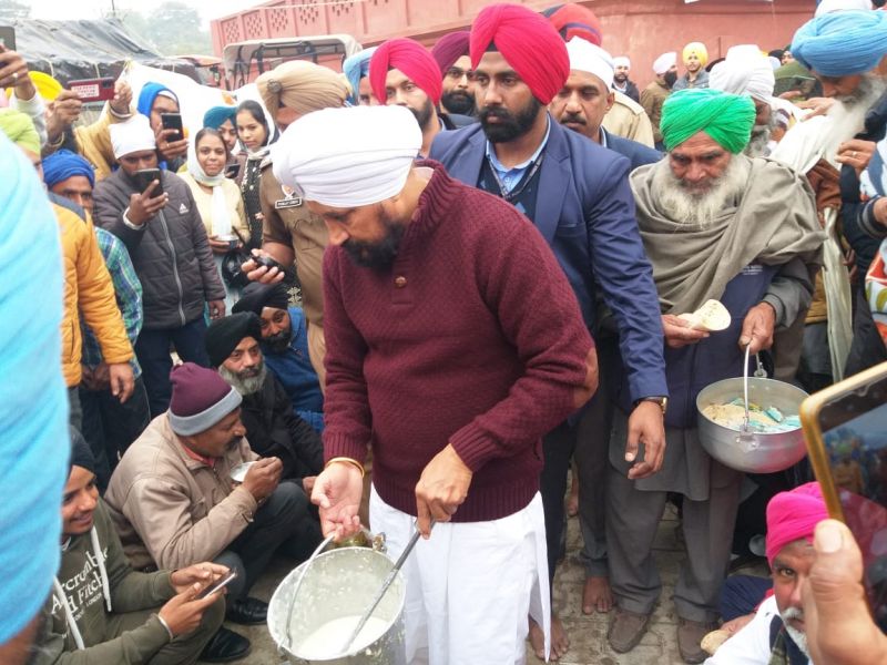 Chief Minister Charanjit Channi paying obeisance at Gurdwara Sri Fatehgarh Sahib