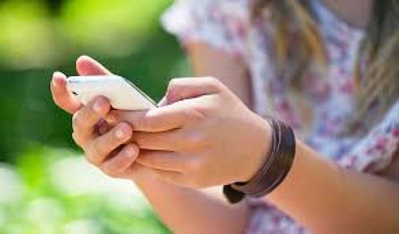 Social media effects girls more