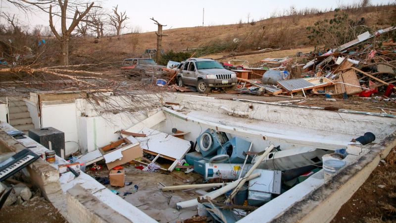 7 killed in storm in Iowa
