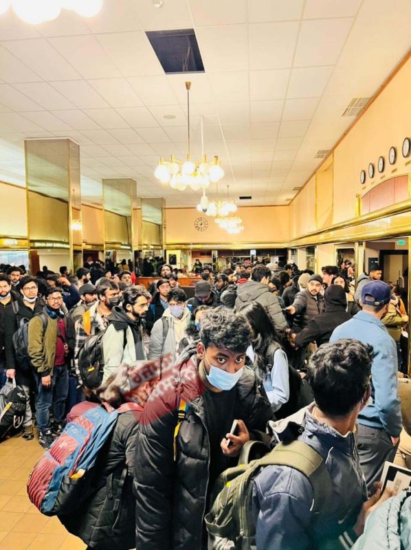 Union Minister Hardeep Singh Puri Meets Indian Students