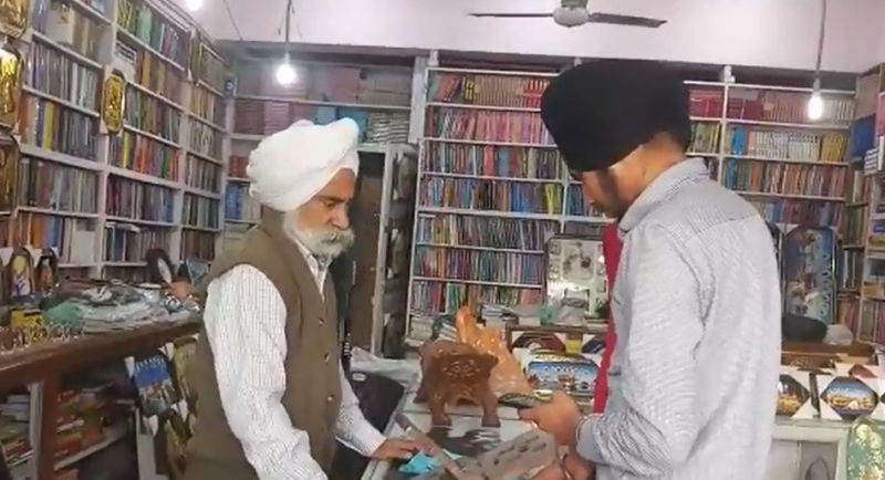 ਦੁਕਾਨਦਾਰ ਦਵਿੰਦਰਪਾਲ ਸਿੰਘ 