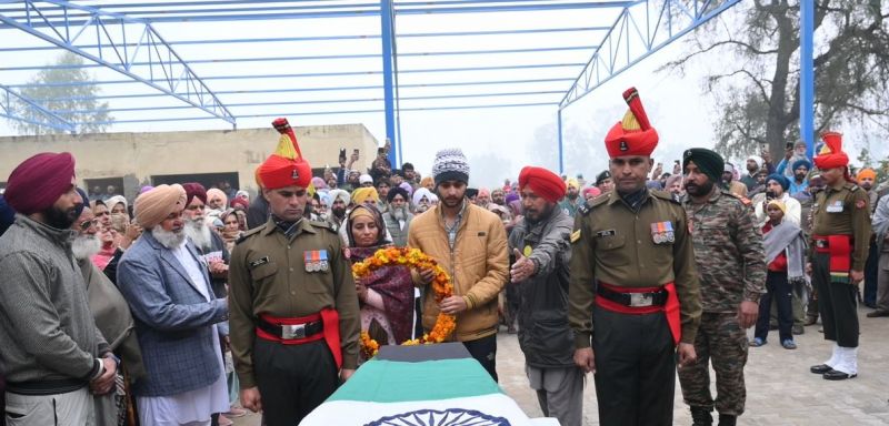 Subedar of Bannawala village was cremated with military rites News in punjabi 
