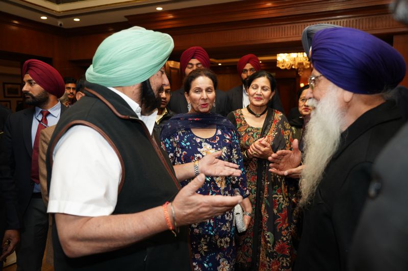 Punjab Chief Minister Captain Amarinder Singh honouring Member Parliament from Canada Bob Saroya at Jalandhar.