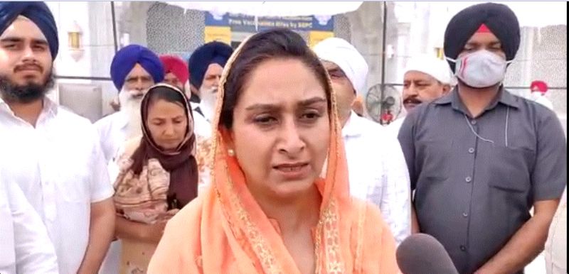 Badal family arrives at Sachkhand Sri Harmandir Sahib to pay obeisance