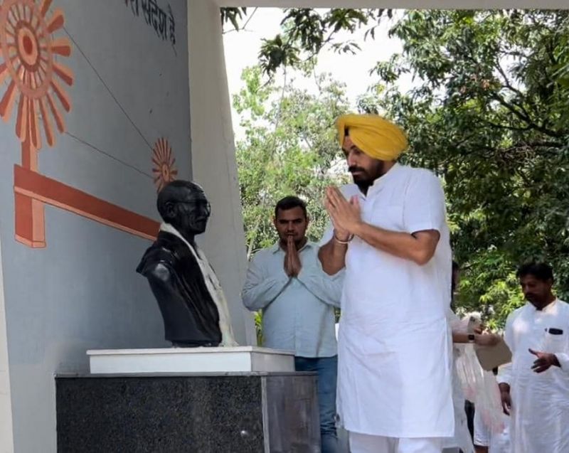 We will oppose those who insult the martyrs to shine their politics - Barinder Dhillon