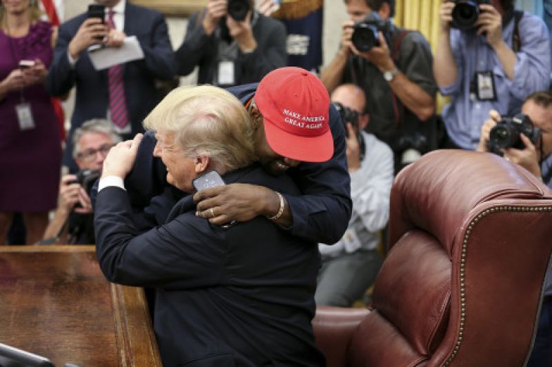 Kanye West Meets Trump at Oval Office