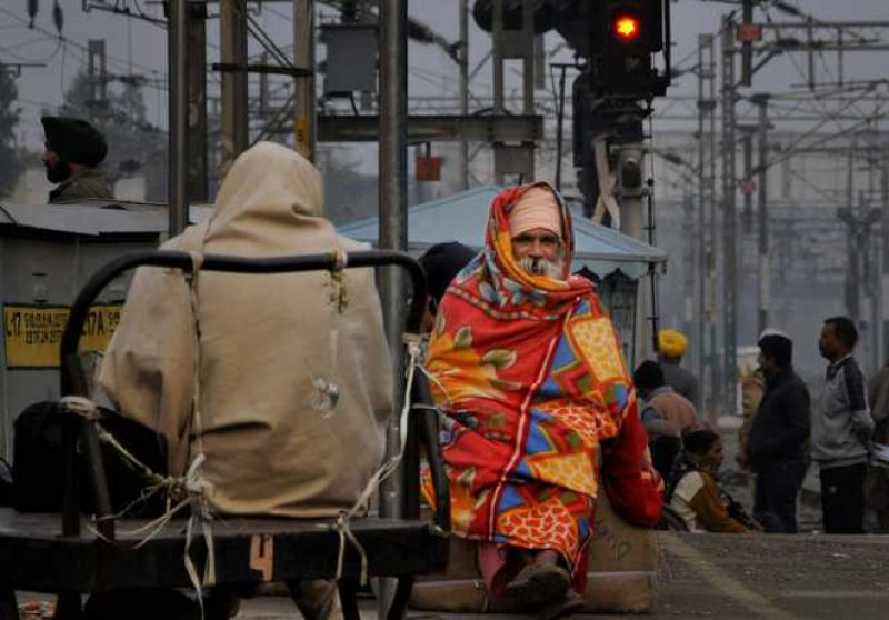 Rain brings cold in Punjab