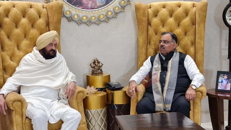 BJP national general secretary Tarun Chugh welcom Akali leader Daljit Singh Lalpura