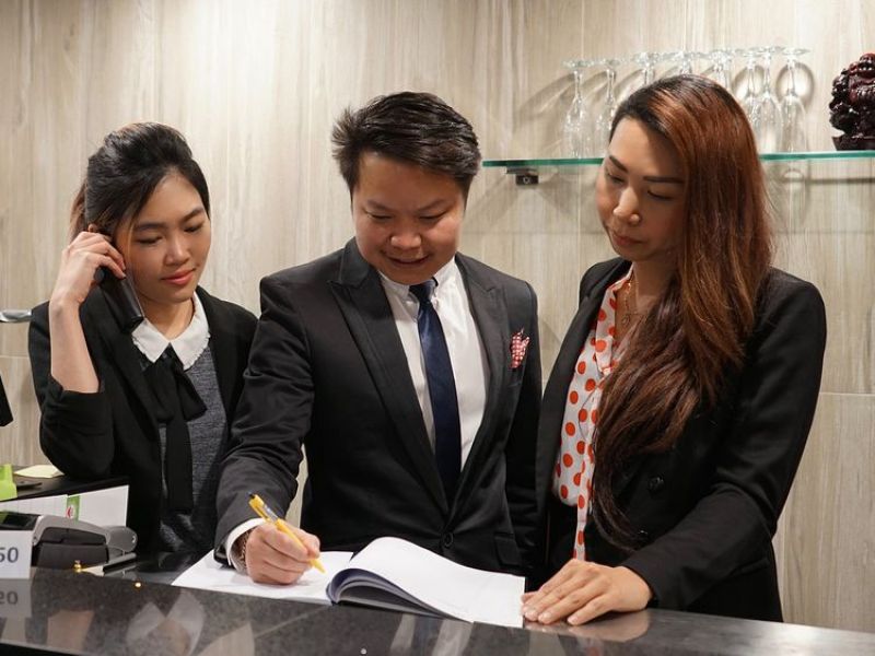 Saudi Arabia to ban Indians, other foreigners from hospitality jobs